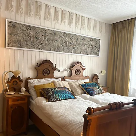 Lenas Stueberl, Rustikal Und Modern In