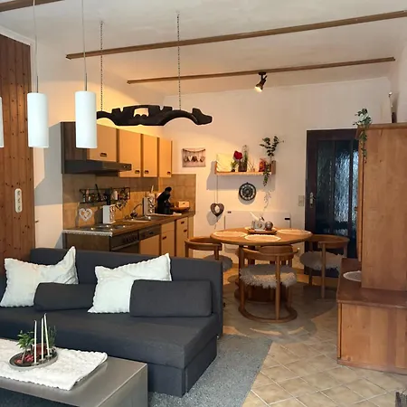 Lenas Stueberl, Rustikal Und Modern In Apartman *